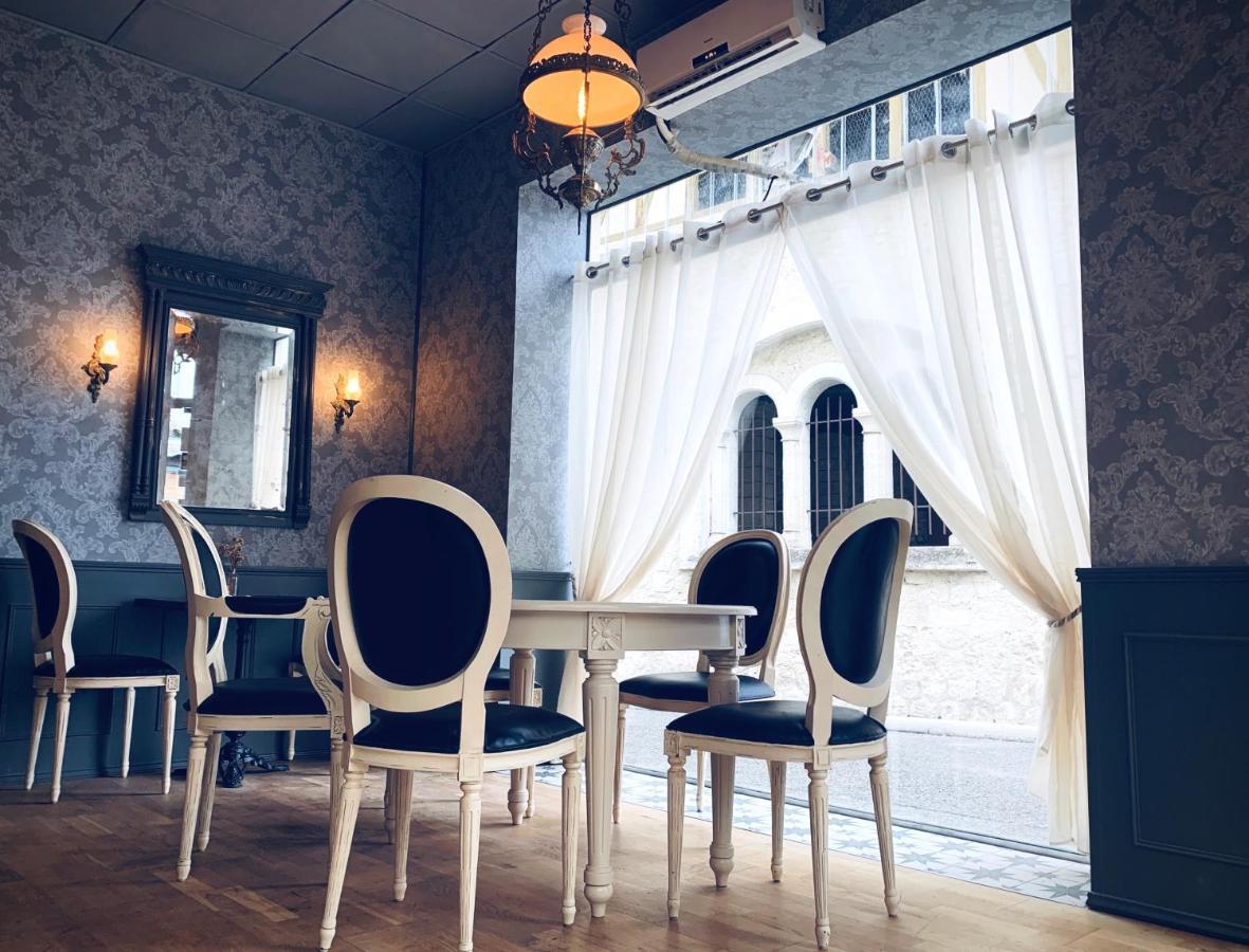 L'Entree Chambres D'Hotes Bar & Restaurant Castillonnès Exteriér fotografie