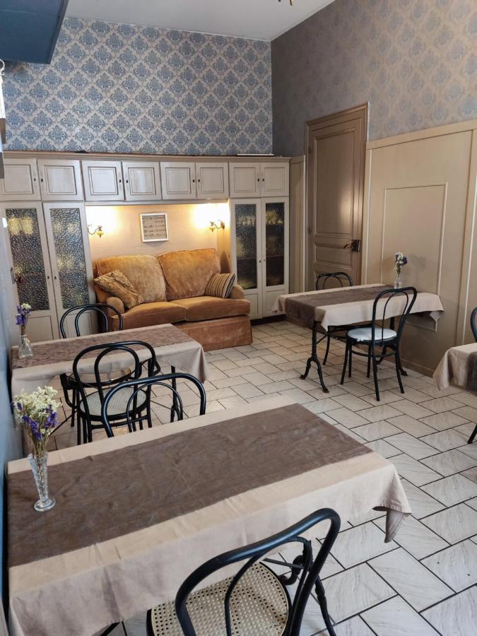L'Entree Chambres D'Hotes Bar & Restaurant Castillonnès Exteriér fotografie