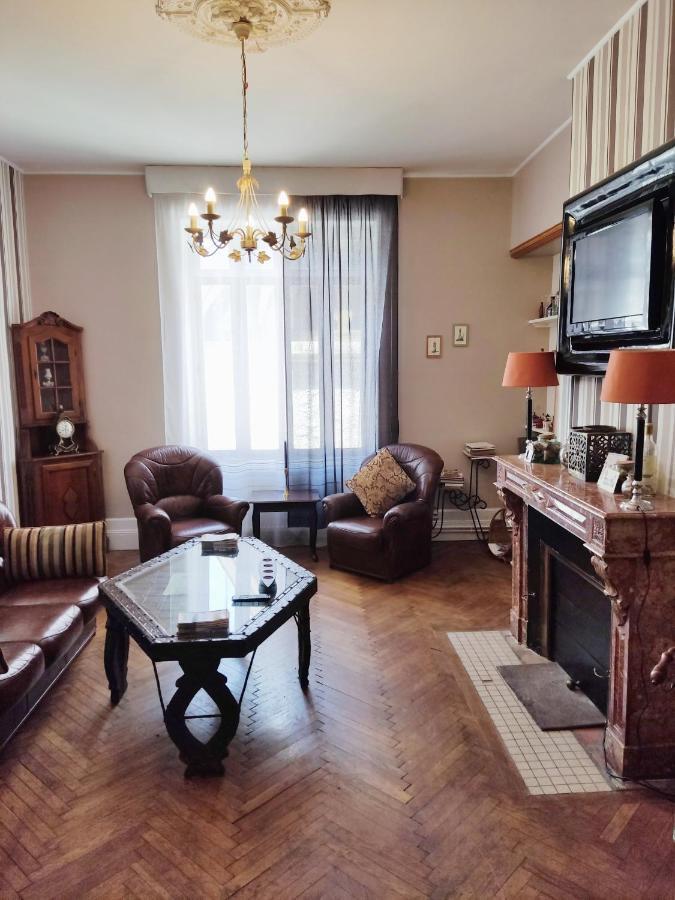 L'Entree Chambres D'Hotes Bar & Restaurant Castillonnès Exteriér fotografie